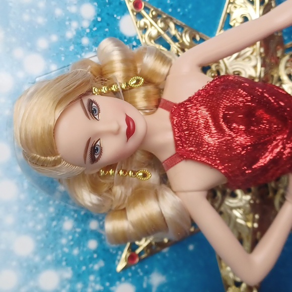 2017 Barbie Star Red Shimmery Holiday Gown Doll Mattel #DYX39 - Picture 3 of 12